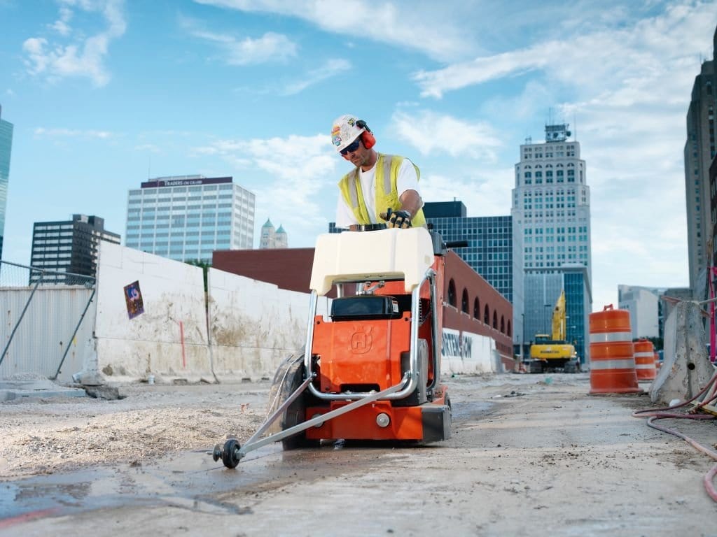 FS413 Husqvarna Push Concrete Gas Saw